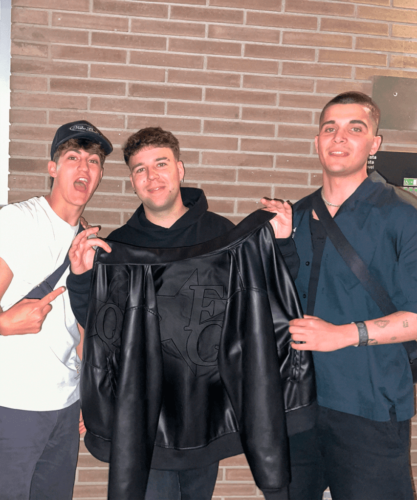 La marca de streetwear nacional fake gods viste a quevedo koax magazine
