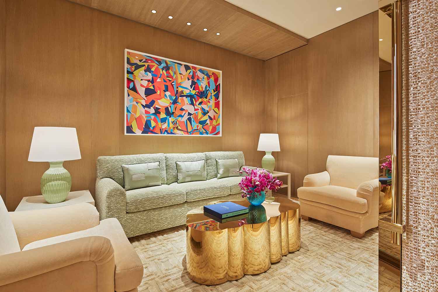 Salón de ventas privadas con obra Rave de Vik Muniz