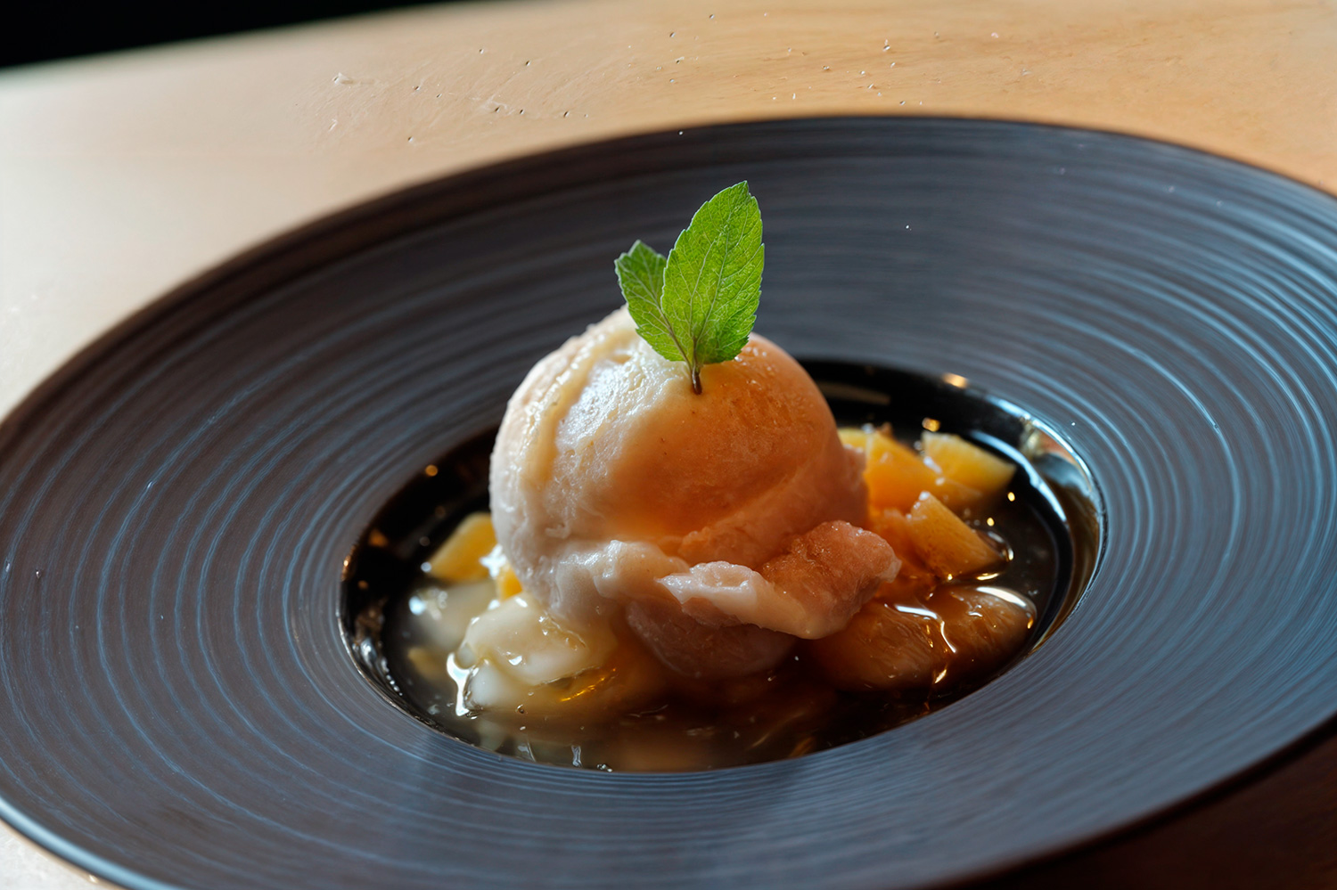 Infusión de piña e hinojo y helado de hierbabuena