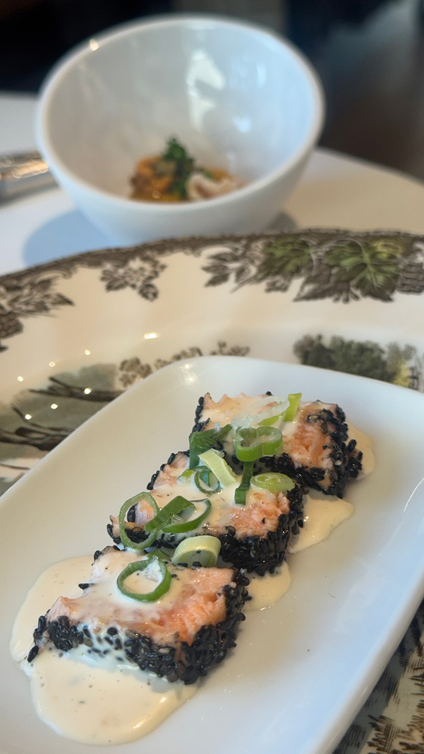 Salmón con sésamo negro